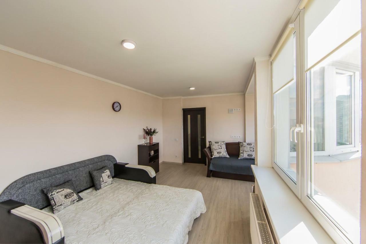 Super View, Luxury Apartment Near Chernihiv Metro. كييف المظهر الخارجي الصورة